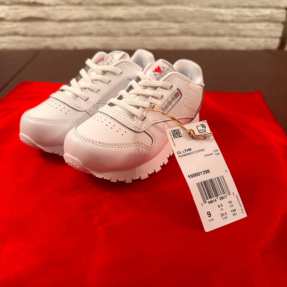 NWT Unisex Classic Reebok Leather Shoes - Toddler, Size 9, White